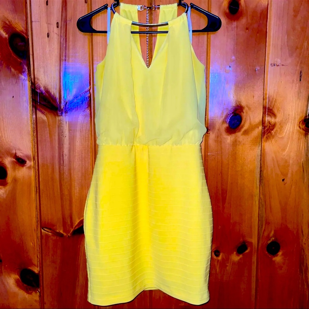Guess NWOT yellow Bodycon dress with adjustable silver necklace collar